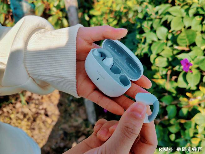 评测：真百元舒适度与清音完美结合！k8凯发入口虹觅Air耳夹式耳机(图2)